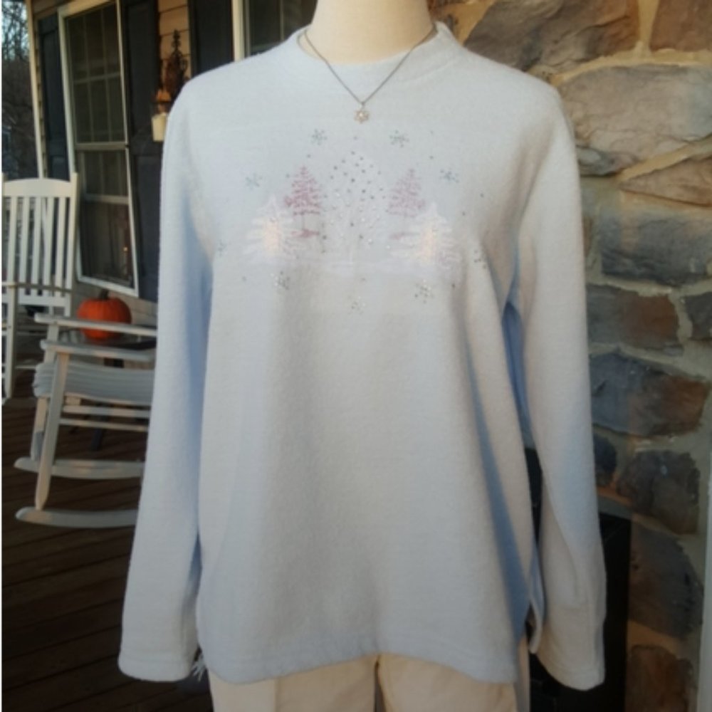 DECORATED ORIGINALS ♡ Pastel Blue Embroidered Silver|White Winter Scene Top S